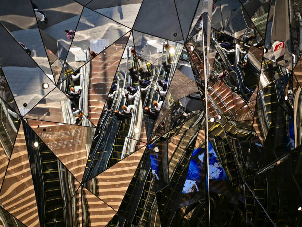 reflecting the city with a mirror surface - the polyhedron imagens e fotografias de stock