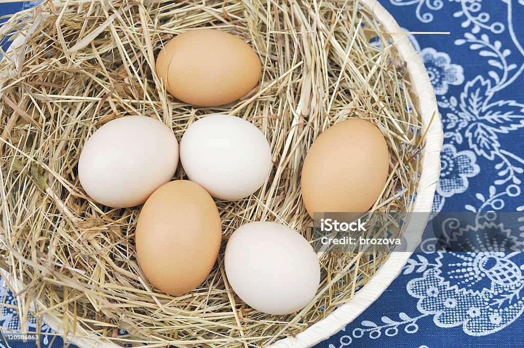 Huevos frescos de granja - Foto de stock de Alimento libre de derechos