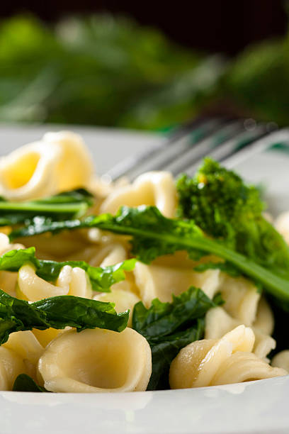 orecchiette с чиме ди rapa - broccoli raab стоковые фото и изображения