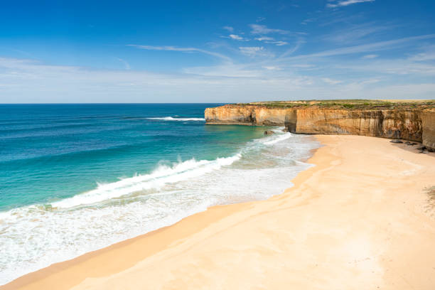 лондонский бридж-бич, грейт-оушен роуд, виктория, австралия - london arch great ocean road cliff australia стоковые фото и изображения