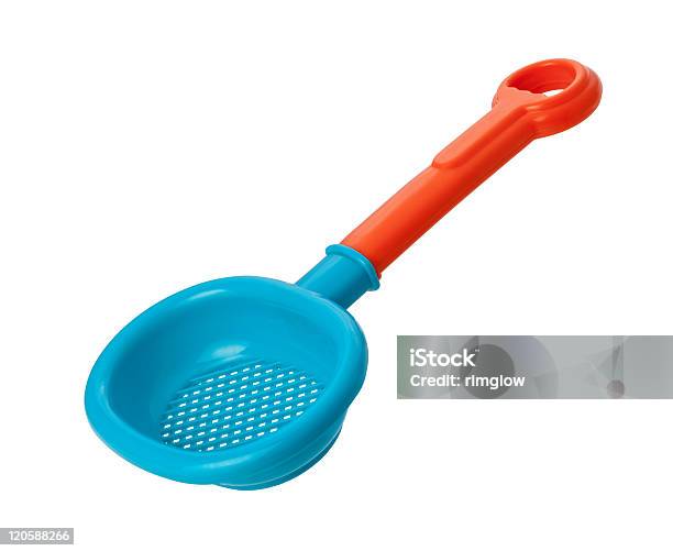 Foto de Toy Areia Sifter Traçado De Recorte e mais fotos de stock de Batedor - Utensílio de Cozinha - Batedor - Utensílio de Cozinha, Colorido, Praia