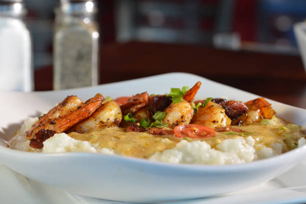 bowl of cajun shrimp and grits, closeup - grits prepared shrimp restaurant food imagens e fotografias de stock