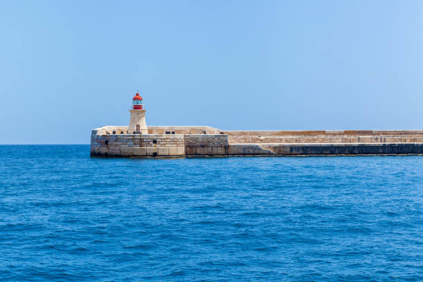 farol de st. elmo no porto de valletta - st elmo - fotografias e filmes do acervo