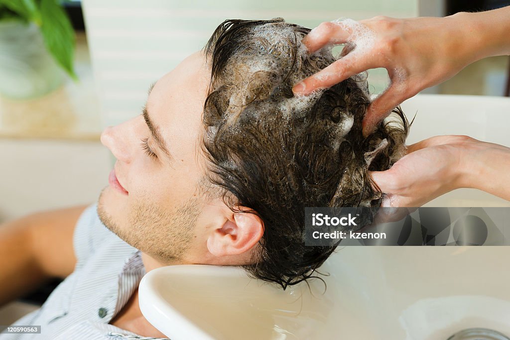 Homem no cabeleireiro - Foto de stock de Adulto royalty-free