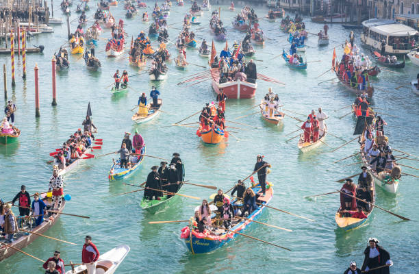 regaty w wenecji - karnawałowa parada wodna - regatta zdjęcia i obrazy z banku zdjęć
