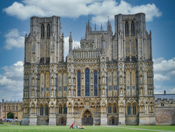 an external view of the gothic wells cathedral in somerset, uk, seat of the bishop of bath and wells showing the west front and tower, taken on a sunny day in summer. - somerset west imagens e fotografias de stock