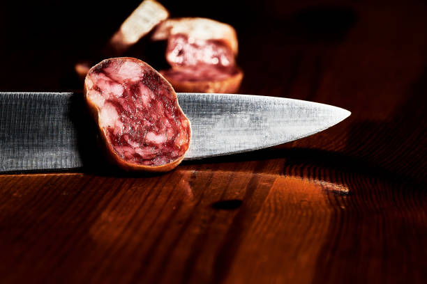 schweinefleisch fuet mit einem messer auf holz. - iberian peninsula stock-fotos und bilder