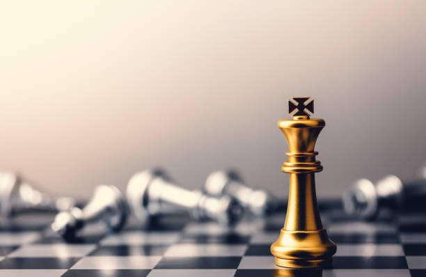 король в бою шахматы настойка игры концепция бизнес-лидера для рыночной целевой стратегии. - strength struggle emotional stress business стоковые фото и изображения