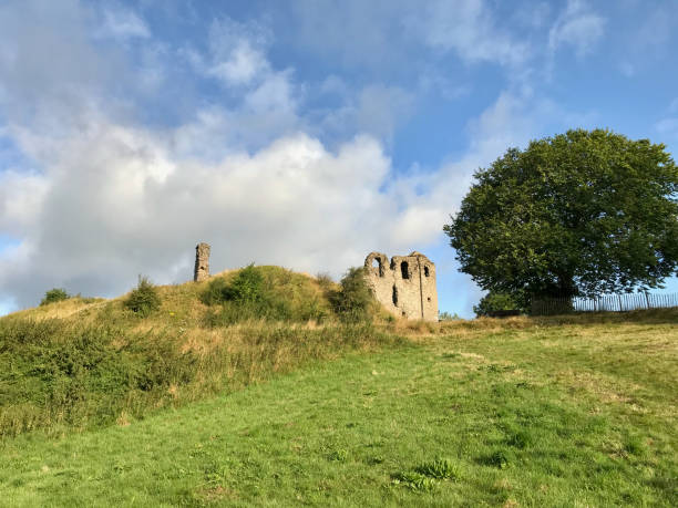 istock Ruins of a medieval Welsh border castle - Clun, Shropshire 1205991292