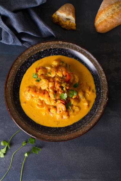 bowl of shrimp prawn curry - tomato curry imagens e fotografias de stock