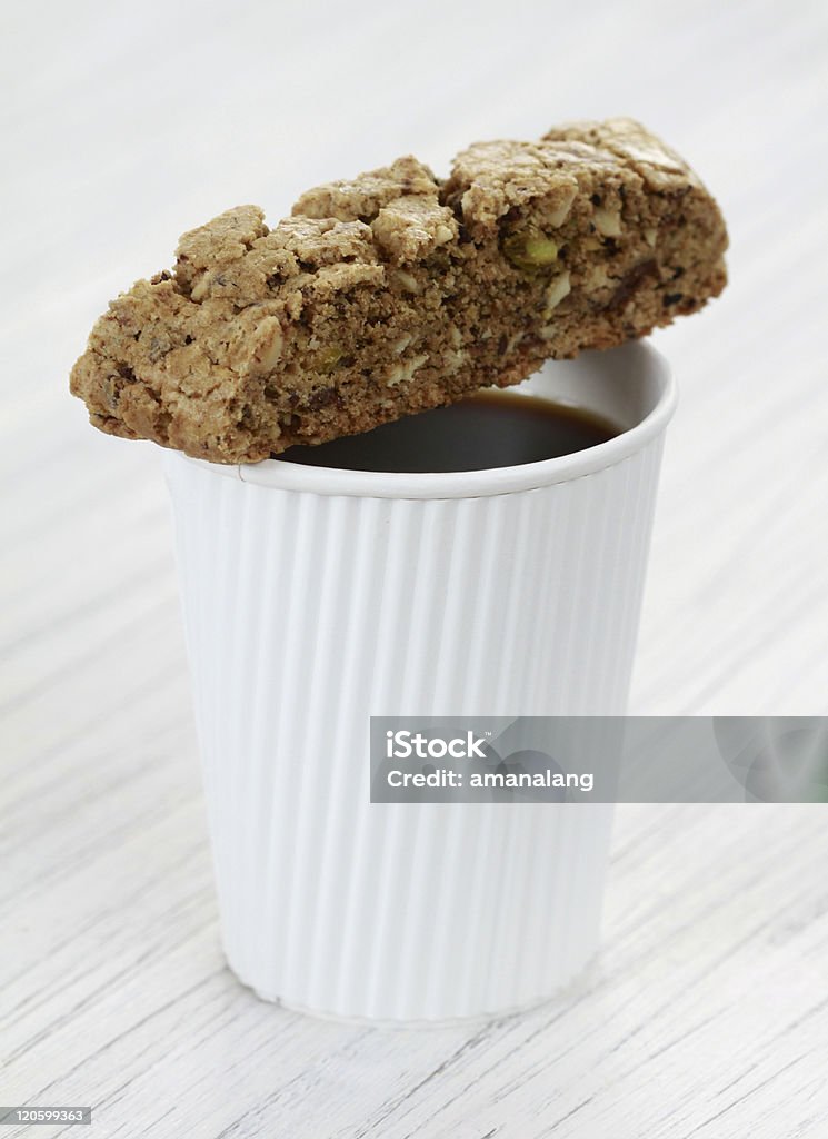 Crunchy Cantucci con caffè - Foto stock royalty-free di Bicchiere di carta