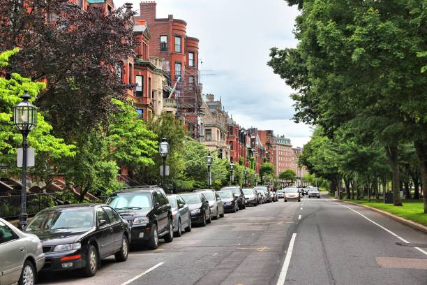 parcheggio in strada a boston - boston back bay residential district brownstone foto e immagini stock