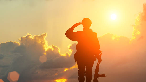 biglietto d'auguri per le forze armate e la festa della marina.23 febbraio - celebrazione della russia. concetto - patriottismo, protezione. - saluting armed forces military army foto e immagini stock