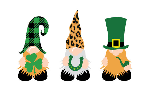 illustrazioni stock, clip art, cartoni animati e icone di tendenza di gnomi del giorno di san patrizio con trifoglio e ferro di cavallo - leprechaun st patricks day cartoon luck