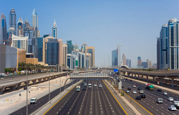 szeroka droga w dubaju, zjednoczone emiraty arabskie - sheik zayed road obrazy zdjęcia i obrazy z banku zdjęć
