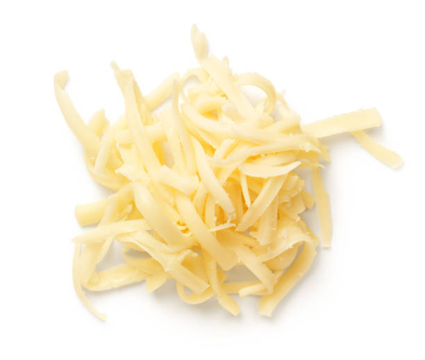тертый сыр изолирован на белом фоне - parmesan cheese cheese portion italian culture стоковые фото и изображения