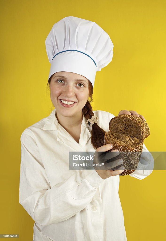 baker está mostrando fresh Pão - Royalty-free Chefe de Cozinha Foto de stock