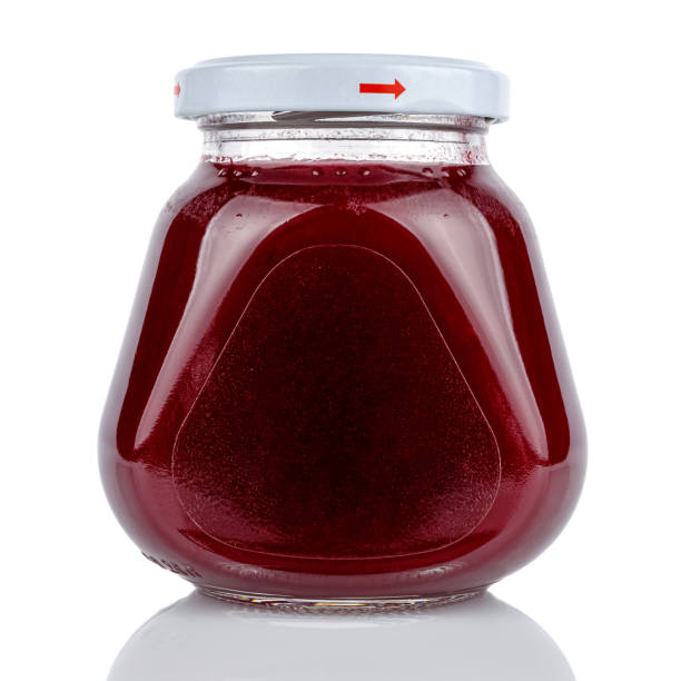 흰색 배경에 흰색 금속 뚜껑이 있는 닫힌 유리 원두엽 항아리에 크랜베리 소스 - relish jar condiment lid 뉴스 사진 이미지