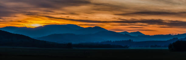 valle tramonto panoramico - corvallis foto e immagini stock