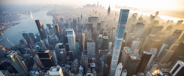 нью-йорк - new york city built structure building exterior aerial view стоковые фото и изображения