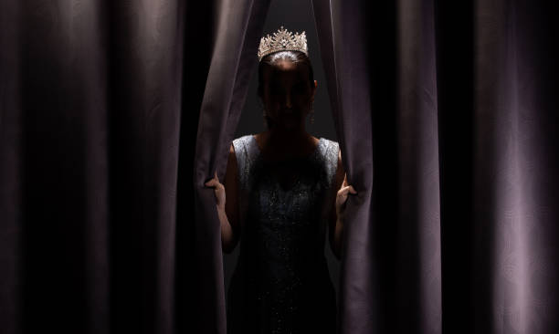 miss concurso abre nova oportunidade de vida de cortina - beauty contest tiara crown wedding - fotografias e filmes do acervo