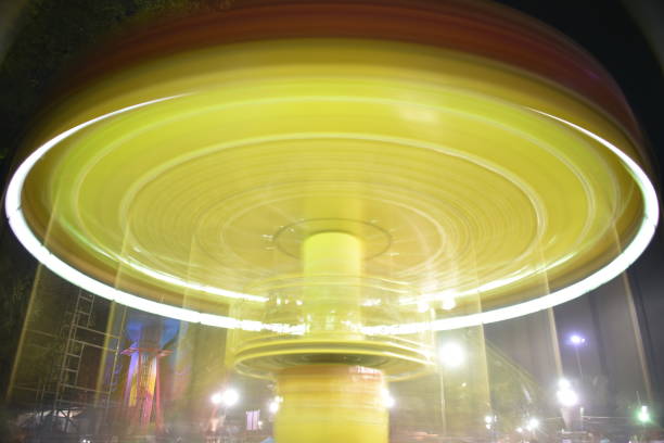 hyderabad numaish (exposição) - fotografia de longa exposição noturna, telangana, índia - ferris wheel wheel blurred motion amusement park - fotografias e filmes do acervo