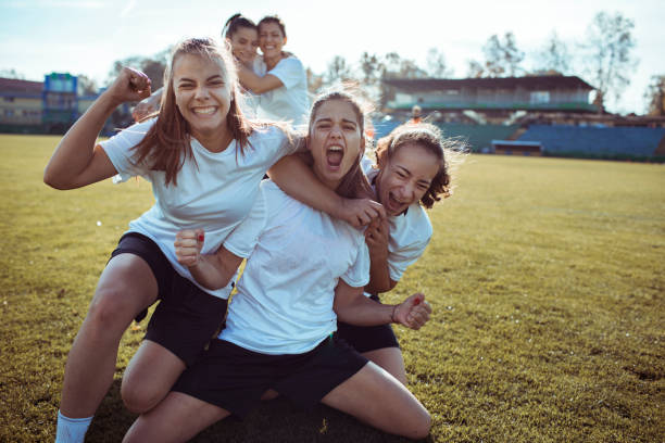 celebración del gol - soccer teenager sport adolescence fotografías e imágenes de stock