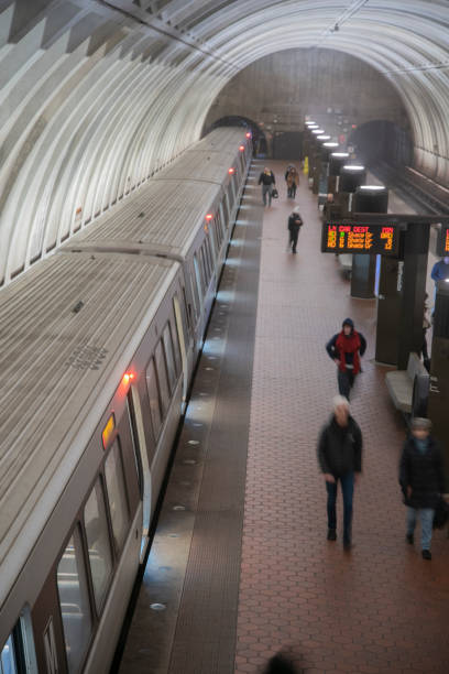 long tall station - vertical washington dc usa station imagens e fotografias de stock