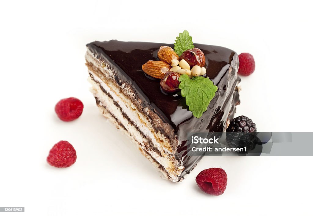 Trozo de tarta con tuercas - Foto de stock de Alcorza libre de derechos