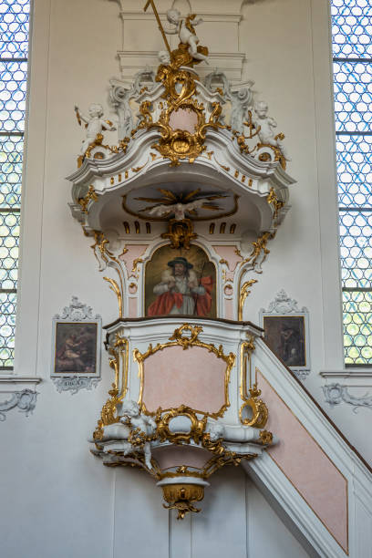 chiesa parrocchiale di san giovanni a wessobrunn vicino a weilheim in baviera, germania - duke gardens foto e immagini stock