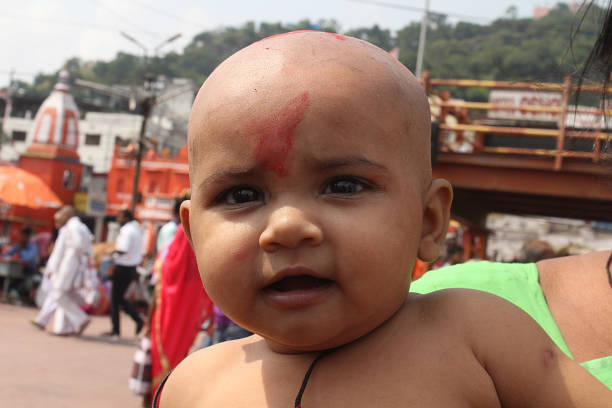 mundan à har ki pauri, haridwar - shutterbug photos et images de collection