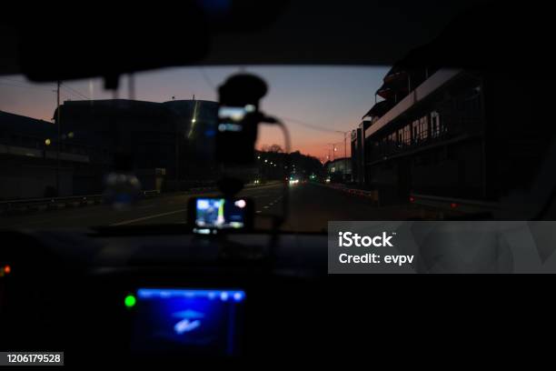 https://media.istockphoto.com/id/1206179528/photo/view-through-the-windshield-of-the-car-on-the-road-at-night.jpg?s=612x612&w=is&k=20&c=2FOvM7_wj4IlTQXM7R_BrxTOlnwmzYscavNOITWVwTo=