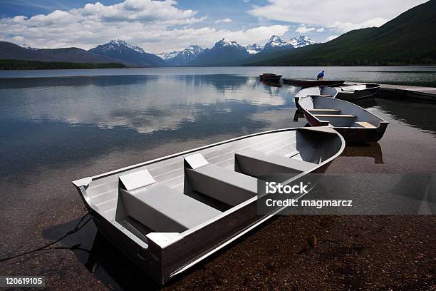 Lago Mcdonald Foto de stock y más banco de imágenes de Agua - Agua, Aire libre, Belleza de la naturaleza