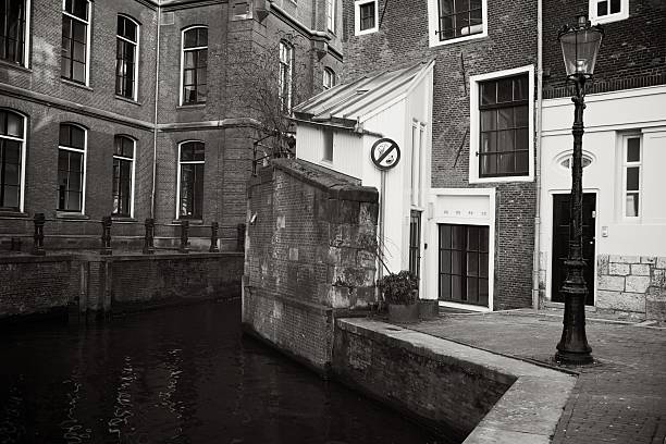 istock Historical Center of Amsterdam 120619703