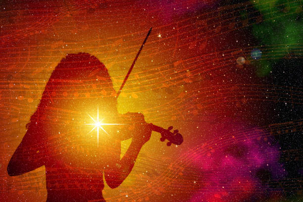 輝く星とバイオリンを持つ少女のシルエット、音符を持つカラフルな宇宙空間を背景に。 - violinist ストックフォトと画像