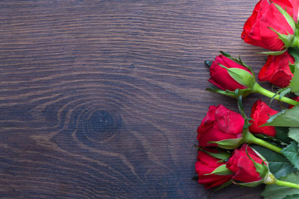 red roses on wooden background