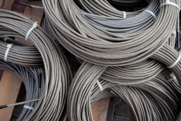 funi metalliche in acciaio in fabbrica - steel cable wire rope rope textured foto e immagini stock