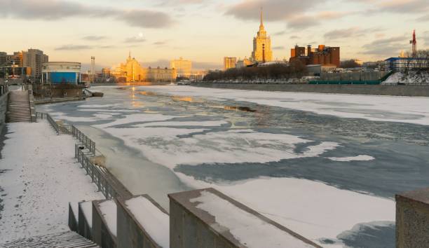 istock Ice on the Moscow river 1206212277