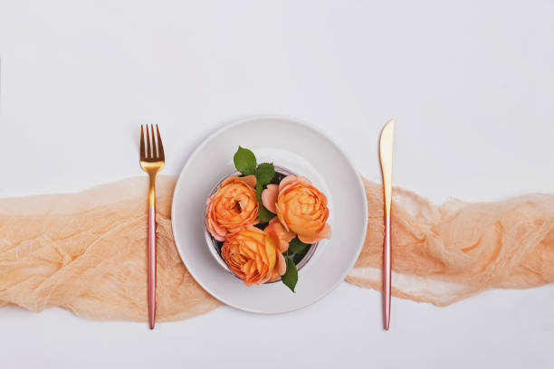 creative tablesetting for date or wedding - tablesetting imagens e fotografias de stock