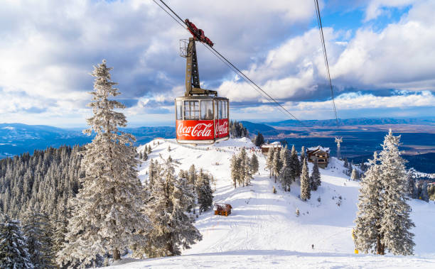 포이아나 브라쇼프의 유명한 스키 슬로프의 공중 전경 - ski lift nobody outdoors horizontal 뉴스 사진 이미지