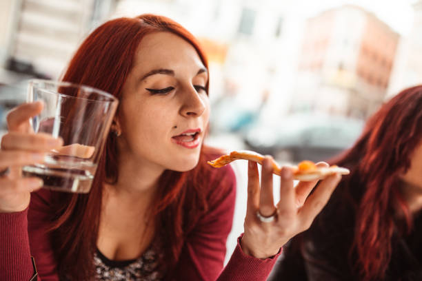 friends at the cafe eating a pizza