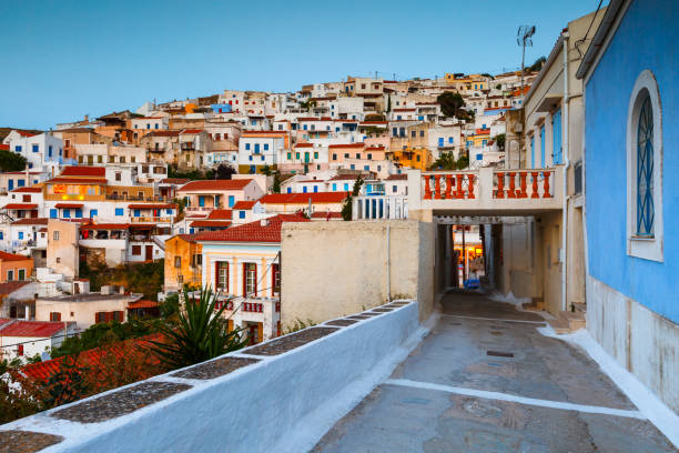 ギリシャのケア島のイウリダ村の眺め。 - samothraki ストックフォトと画像