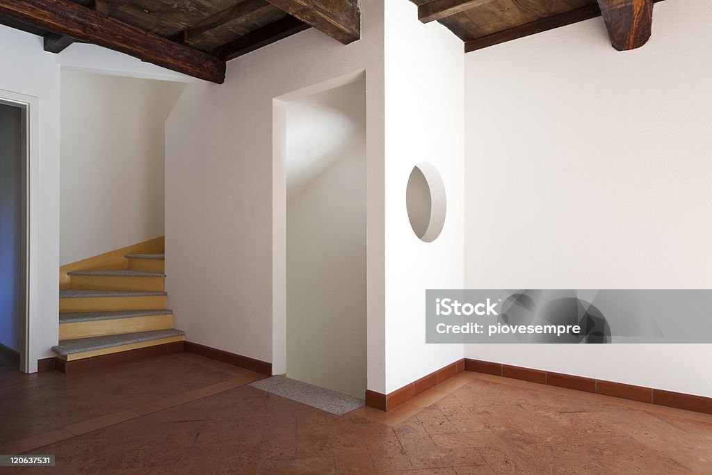 아름다운 어파트먼트 refitted, 노출된 빔 - 로열티 프리 가정의 방 스톡 사진