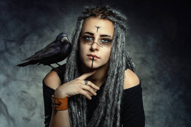 portrait of a young woman with dreadlocks and with a raven on her shoulder - 3675 imagens e fotografias de stock