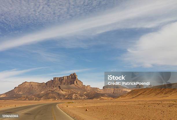 砂漠のハイウェイアカクスacacus 山々サハラリビア - リビア - 北アフリカのストックフォトや画像を多数ご用意 - リビア - 北アフリカ, 砂漠, からっぽ