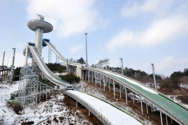 alpensia skisprungzentrum in pyeongchang-gun, provinz gangwon, südkorea. - winter olympic games stock-fotos und bilder