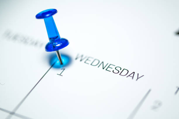 pin de empuje blanco en la 1a fecha del calendario miércoles - miércoles fotografías e imágenes de stock