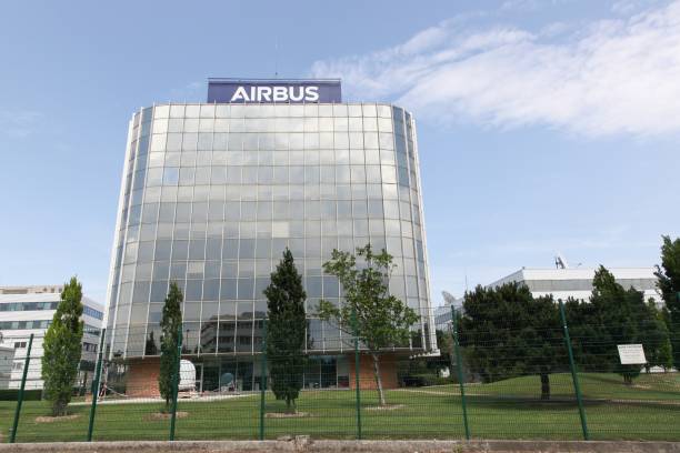 immeuble de bureaux d’airbus à toulouse, france - airbus photos et images de collection