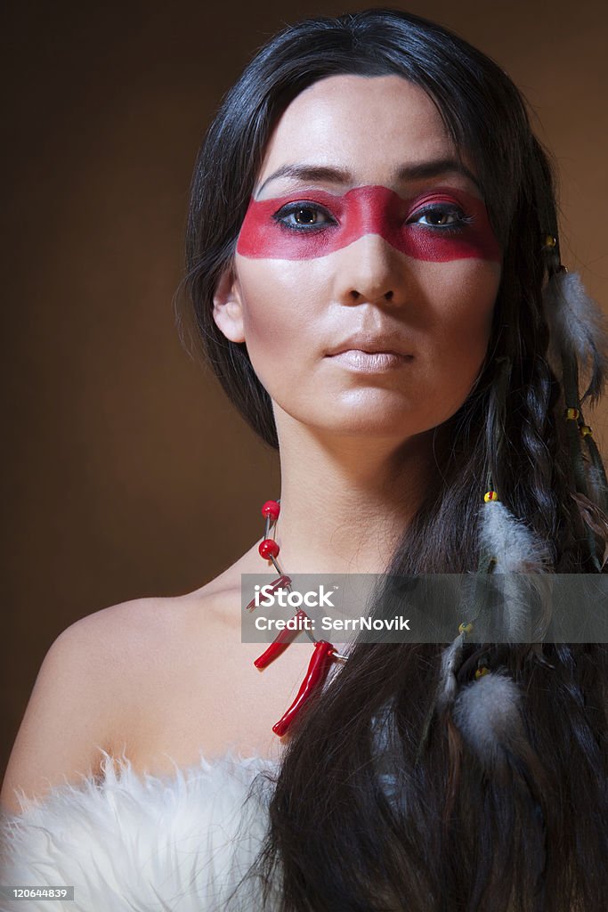 American Indian con cara de camuflaje - Foto de stock de Cultura indígena libre de derechos
