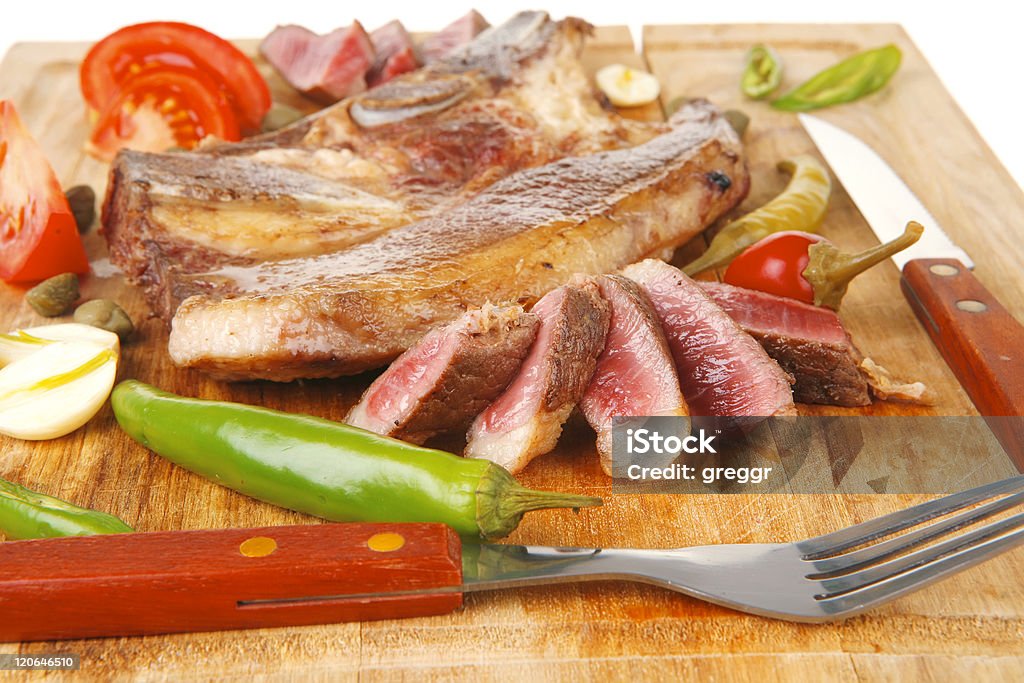 Filet jagnięcy do mięsa z pomidorów i czerwony z ostrą papryką - Zbiór zdjęć royalty-free (Barbecue)